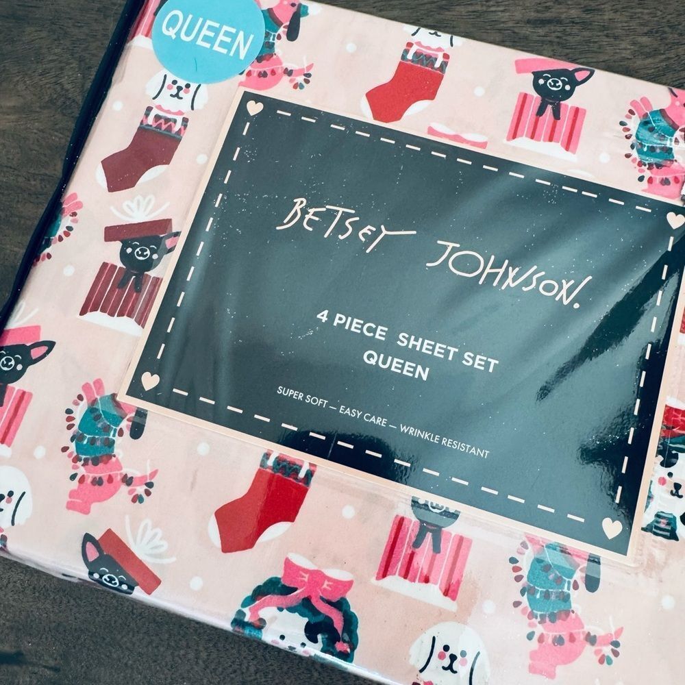 Betsey JohnsonโPink Holiday Dogs Christmas Queen Sheets Bedding Set
